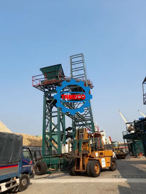 Băng tải con lăn dùng cho thùng carton, khay nhựa và kiện hàng đáy phẳng