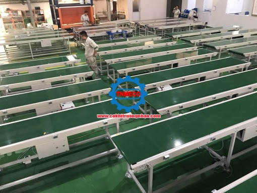 Nên chọn cấu hình băng tải công nghiệp bền hơn khi hệ thống chạy nhiều ca hoặc tải nặng